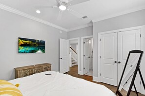 5 室のベッドルーム、アイロン / アイロン台、WiFi (無料)、ベッドシーツ