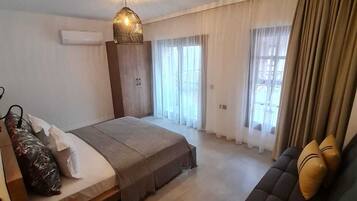 Family Room, City View | 1 bedroom, free WiFi