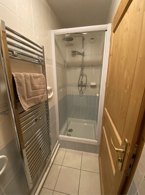 Bathtub, hair dryer, towels
