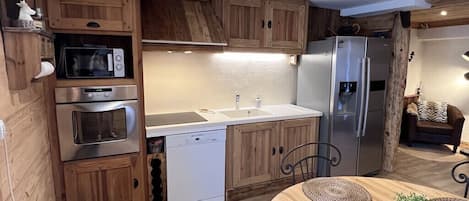 Refrigerador, microondas, horno y lavavajillas