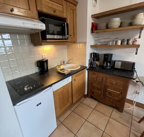 Réfrigérateur, micro-ondes, four, lave-vaisselle