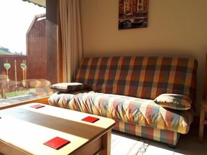 Fernseher, Tischtennisplatte