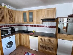 Réfrigérateur, micro-ondes, four, lave-vaisselle