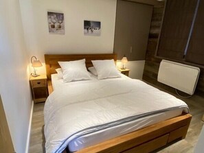 3 bedrooms, iron/ironing board, travel cot, WiFi