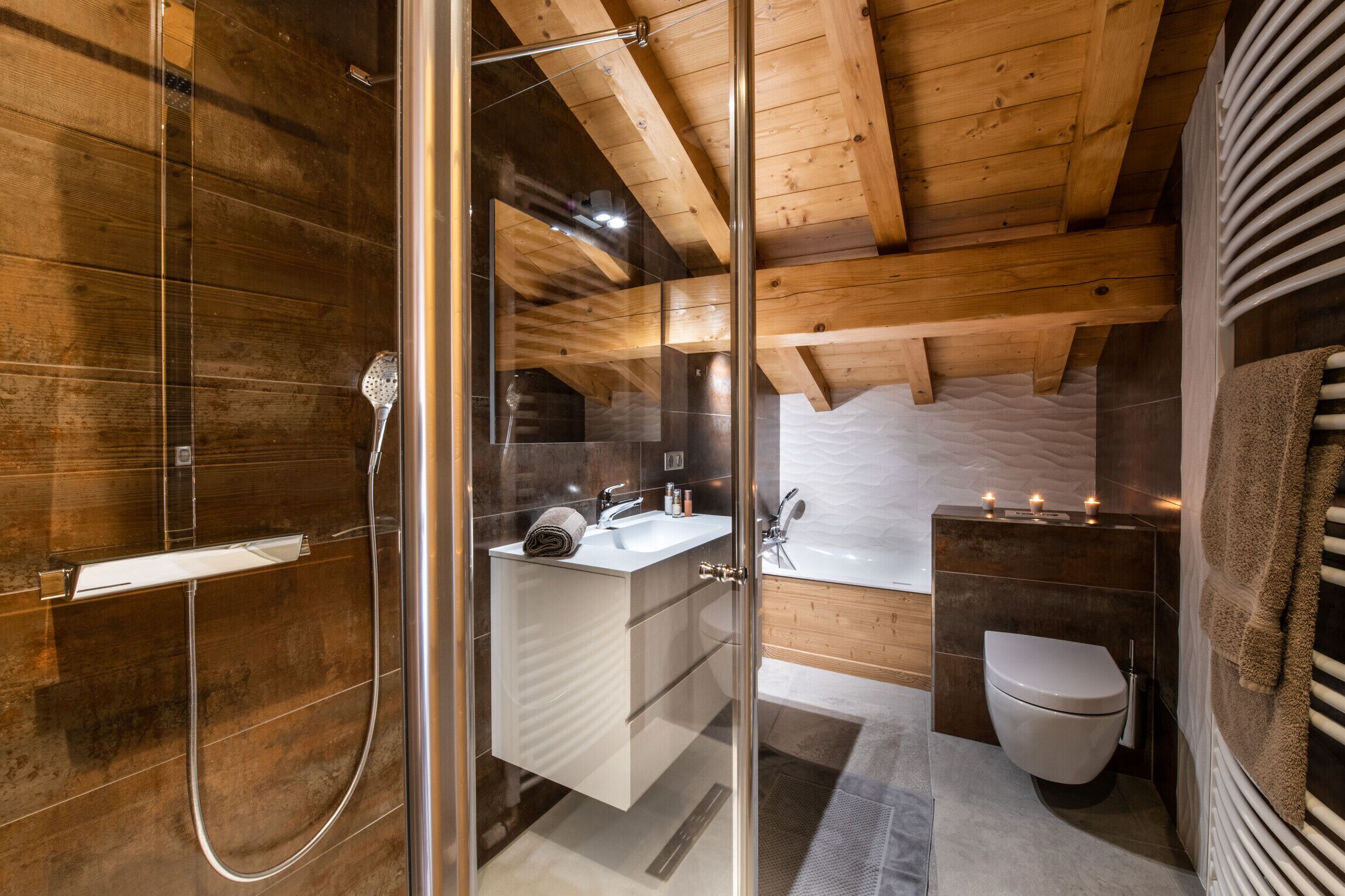 Bathtub, hair dryer