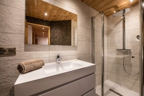 Bañera y secador de pelo
