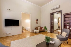 Interior - Luxe, Historic Home Near Downtown Landmarks 19th Century (Budapest)