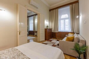 2 bedrooms, iron/ironing board, free WiFi, bed sheets - Luxe, Historic Home Near Downtown Landmarks 19th Century (Budapest)