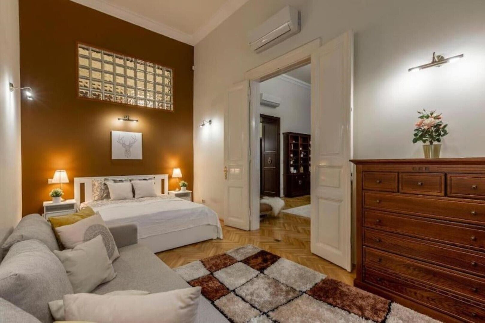 2 slaapkamers, een strijkplank/strijkijzer, gratis wifi, beddengoed