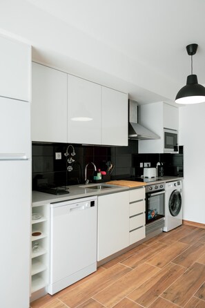 Fridge, microwave, oven, stovetop