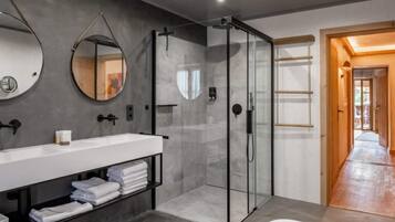 Premium Suite Schussanger | Badrum | Gratis toalettartiklar, hårtork, handdukar och tvål