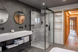 Premium Suite Schussanger | Bathroom - Fiakerhof (Garmisch-Partenkirchen)