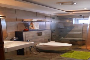 Family Villa, 2 Bedrooms, 2 Bathrooms | Bathroom