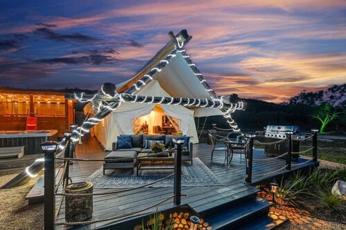 Hill Country River Yurt, Hot Tub,Kayaks, Movie Projector, Outside Projector