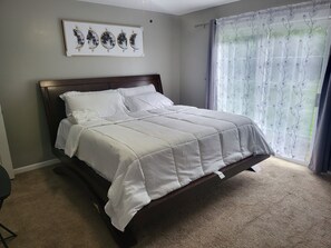 3 bedrooms, iron/ironing board, WiFi, bed sheets - Charming 3bed 2bath retreat (Warner Robins)