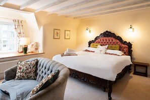 4 bedrooms, iron/ironing board, travel cot, free WiFi - THE CRAFTSMAN'S COTTAGE - A spacious 4 bedroom townhouse in the heart of Alnwick (Alnwick)