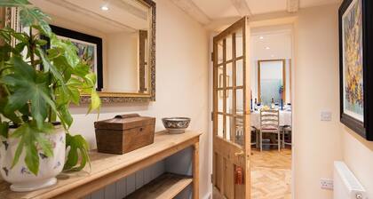 THE CRAFTSMAN'S COTTAGE - A spacious 4 bedroom townhouse in the heart of Alnwick