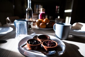 Ilmainen päivittäinen paikallinen aamiainen 