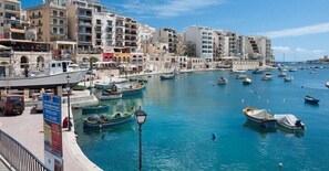 Exterior - Bookarest Hostel Malta (St. Julian's)