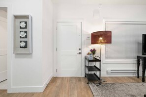 Interior - 2BD lovely suite in Surrey (Surrey)