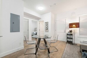 Interior - 2BD lovely suite in Surrey (Surrey)