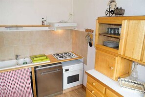 雪櫃、微波爐、焗爐、爐具