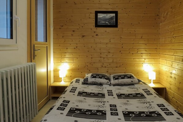 2 chambres, fer et planche à repasser, lit parapluie, Wi-Fi