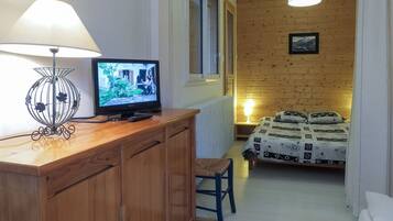 2 slaapkamers, een strijkplank/strijkijzer, reisbedje, wifi