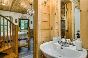 1 غرفة نوم ومكواة/لوح كي وسرير سفر وواي فاي