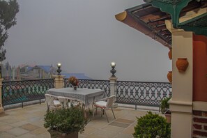 Couples’ dining - Amritara Luxury Villa Tosca (Gangtok)