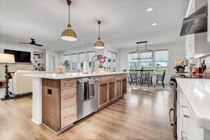 Fridge, microwave, oven, stovetop - Luxury Oasis - Pool, Jacuzzi, Golf Cart! (Carolina Beach)