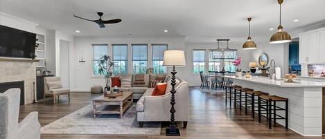 Televisión y chimenea