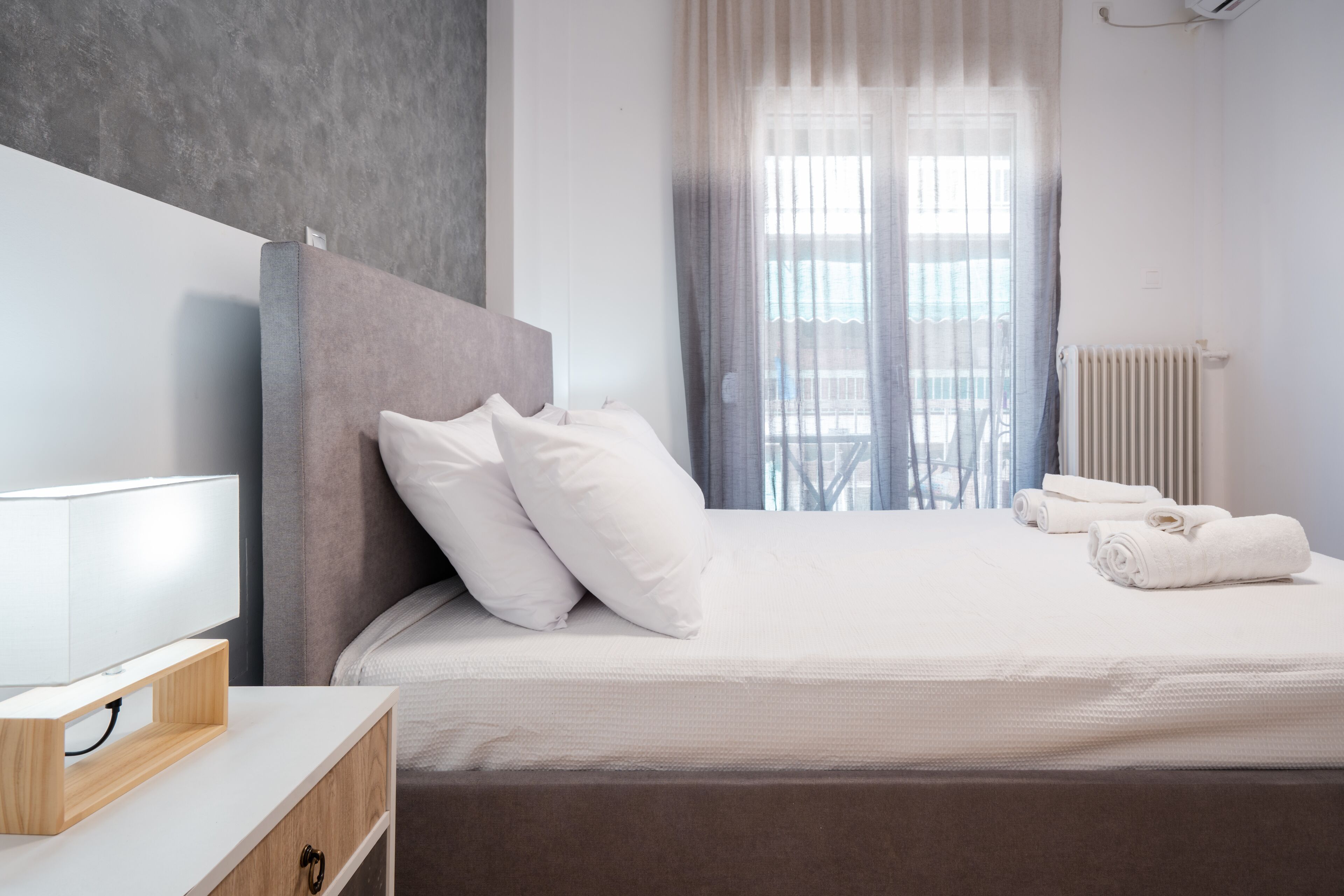 3 habitaciones, tabla de planchar con plancha, wifi y ropa de cama 