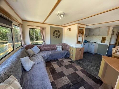 Pet/Dog Friendly Rural Lodge, with Fenced Garden Area, Nr Beaches, Woodlands