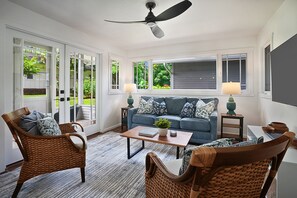 Smart TV - Kaiana Villa: Beautiful Remodeled Home w/ AC (Princeville)