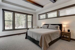 7 bedrooms, desk, travel cot, free WiFi