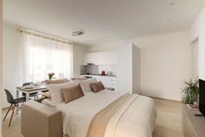 1 Schlafzimmer, Schreibtisch, Bügeleisen/Bügelbrett, Reisekinderbett