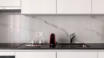 KĂŒhlschrank, Ofen, Herdplatte, GeschirrspĂŒler