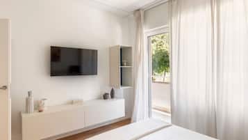1 Schlafzimmer, Schreibtisch, Bügeleisen/Bügelbrett, Reisekinderbett