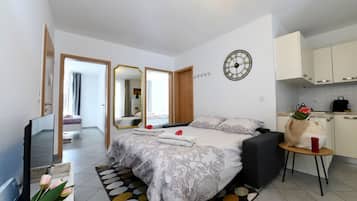 2 bedrooms, desk, iron/ironing board, travel crib