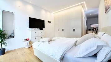 1 bedroom, desk, iron/ironing board, WiFi