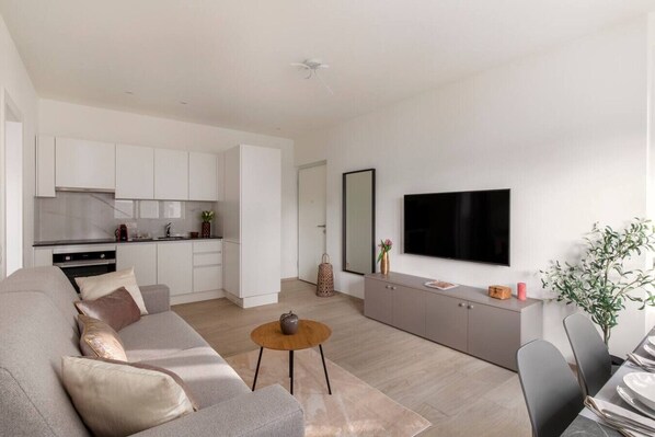 TV - Brand new modern and stylish apartment with free parking space (Lugano)