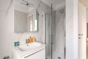 Hair dryer - Brand new modern and stylish apartment with free parking space (Lugano)
