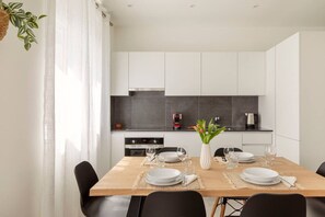 Fridge, oven, stovetop, dishwasher
