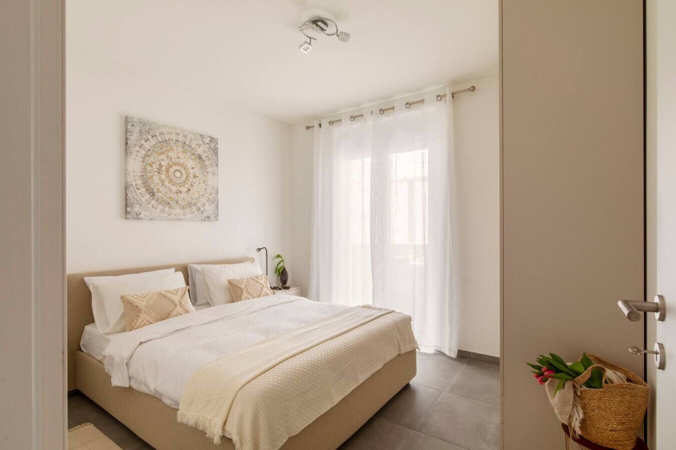 2 bedrooms, desk, iron/ironing board, travel crib