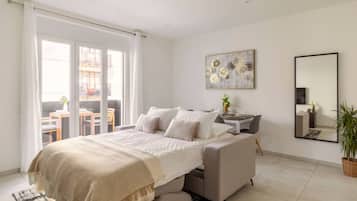 1 Schlafzimmer, Schreibtisch, Bügeleisen/Bügelbrett, Reisekinderbett