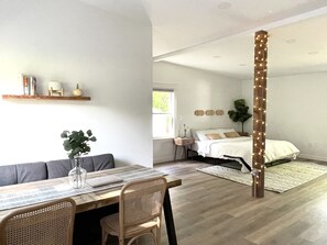 1 bedroom, iron/ironing board, travel cot, WiFi - King Size Sun Rise Midcoast Lovely Stay (Topsham)
