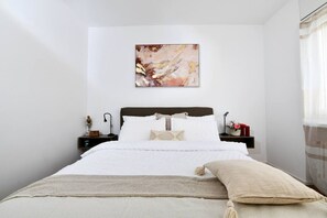 1 Schlafzimmer, Schreibtisch, Bügeleisen/Bügelbrett, Reisekinderbett
