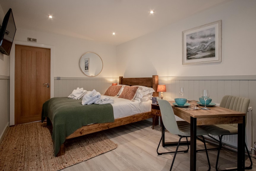 Ghyll Head Woodland Pod - A Holiday Pod That Sleeps 2 With An En-suite - Bowness-on-Windermere