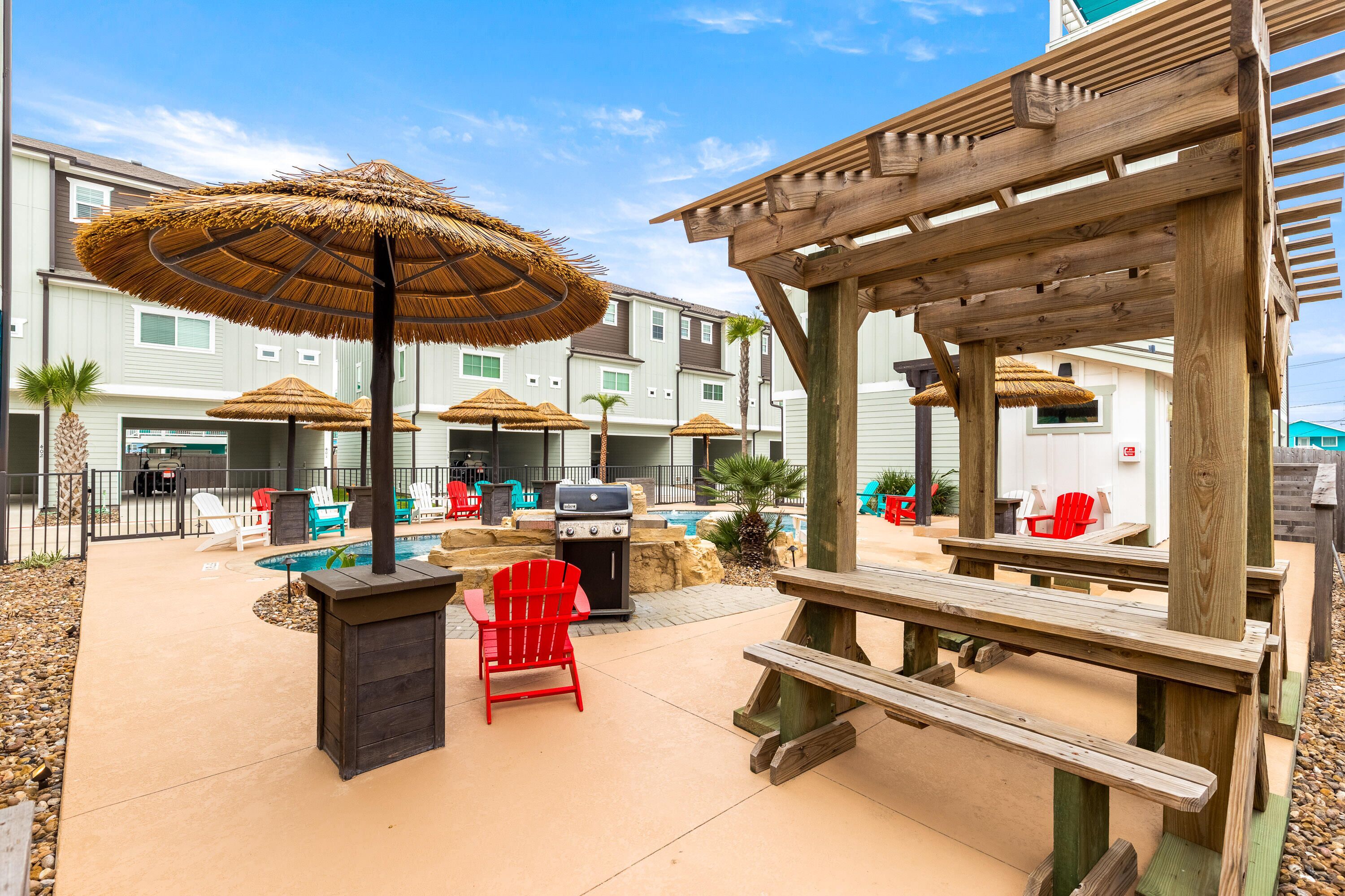 Norty's Paradise 3 BDR Townhome | Community Pool | Rooftop Deck